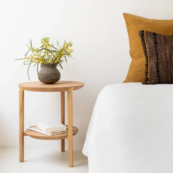 51501_Bok_side_table_21070_Dark_Tulum_cushion_21056_Camel_Lin_Sauvage_cushion_2_HQ