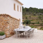 dog_line_ocean_chair_lifestyle_84