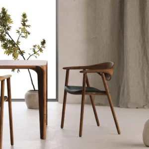 Naru chair